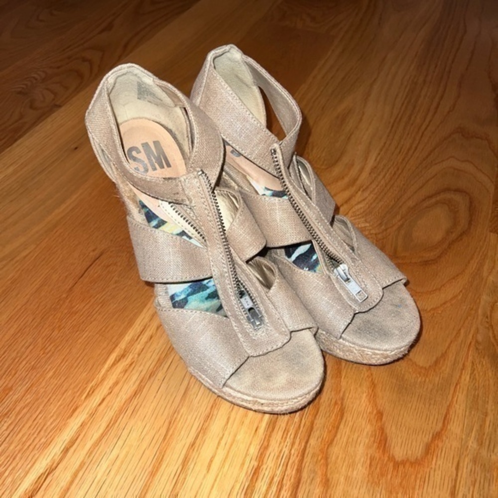 Steve Madden beige ribbed wedge heels 8